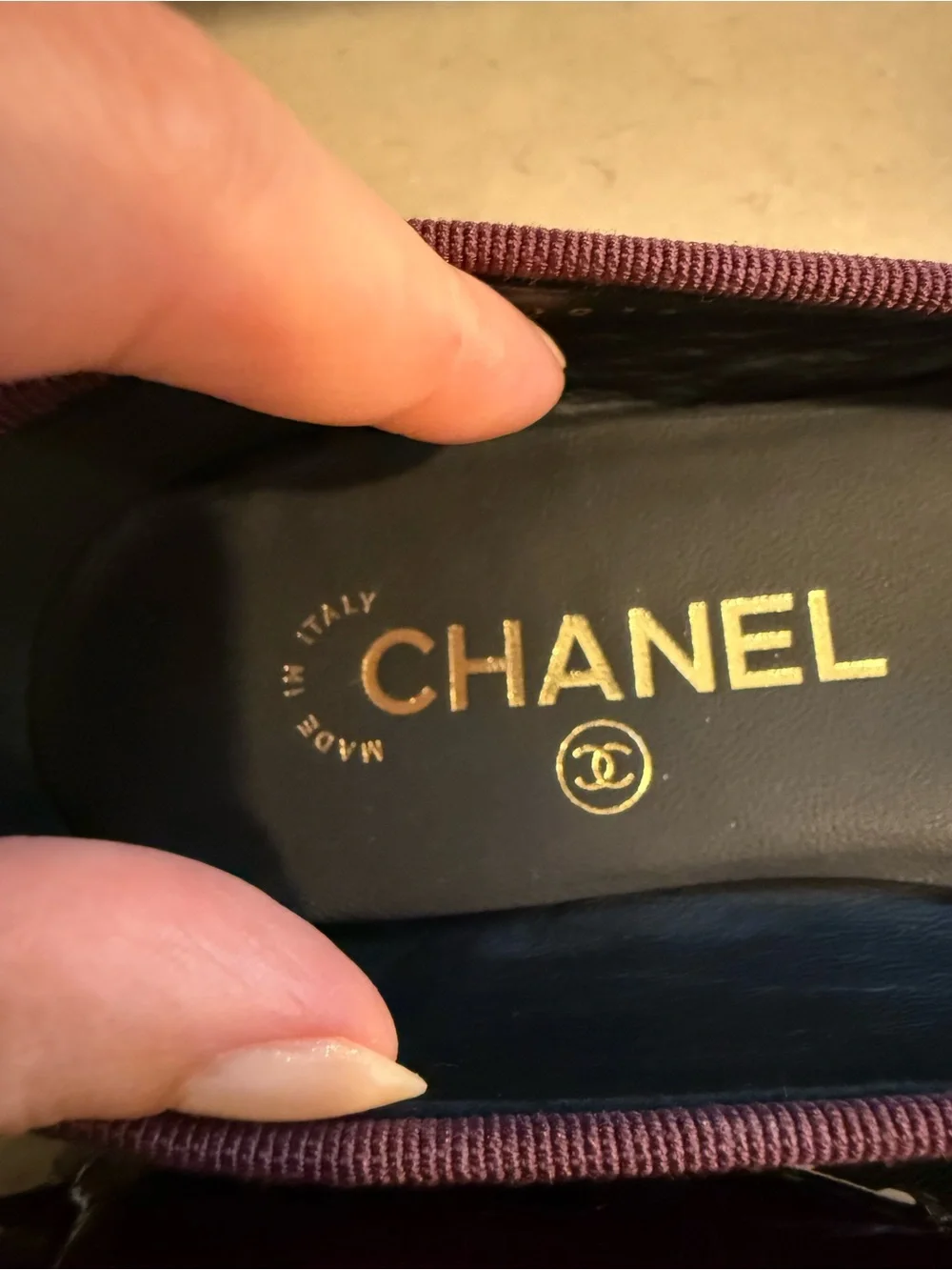 BNWT Chanel 26A Croc Embossed Patent DK Burgundy/Black Ballet Flat Size 36